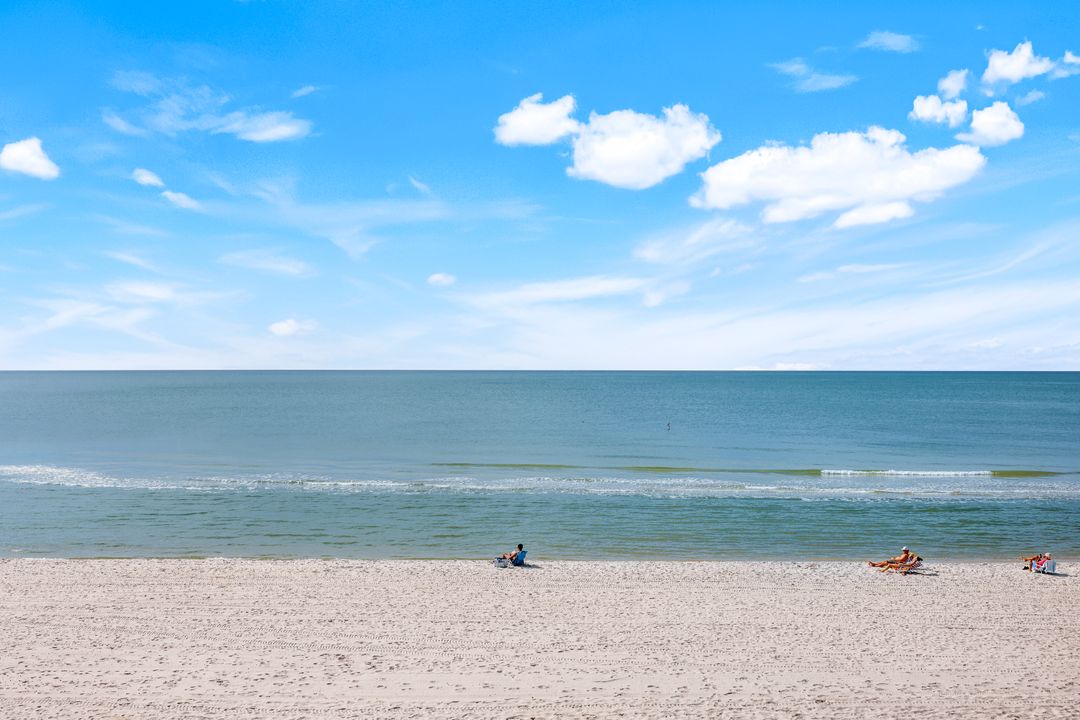 1977 Gulf Shore Blvd N #303, Naples, FL 34102
