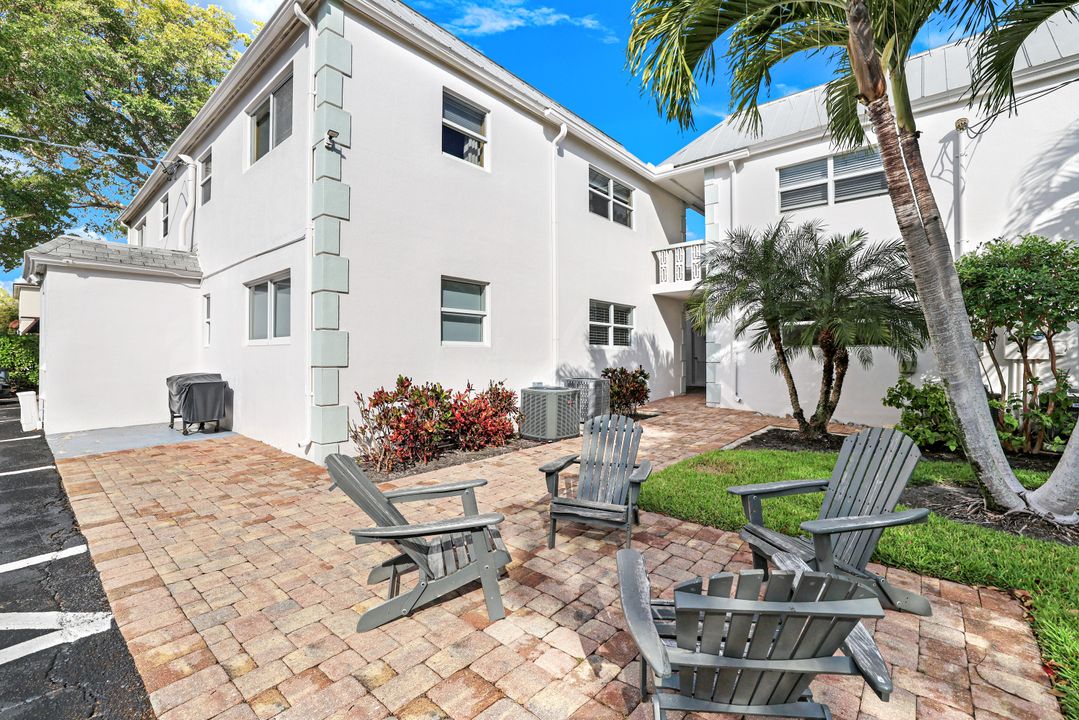 780 10th Ave S #5, Naples, FL 34102