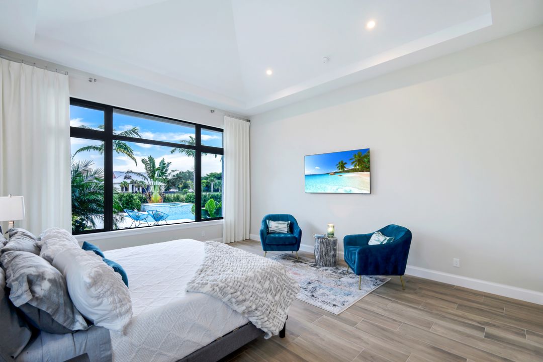 16724 Enclave Cir, Naples, FL 34110