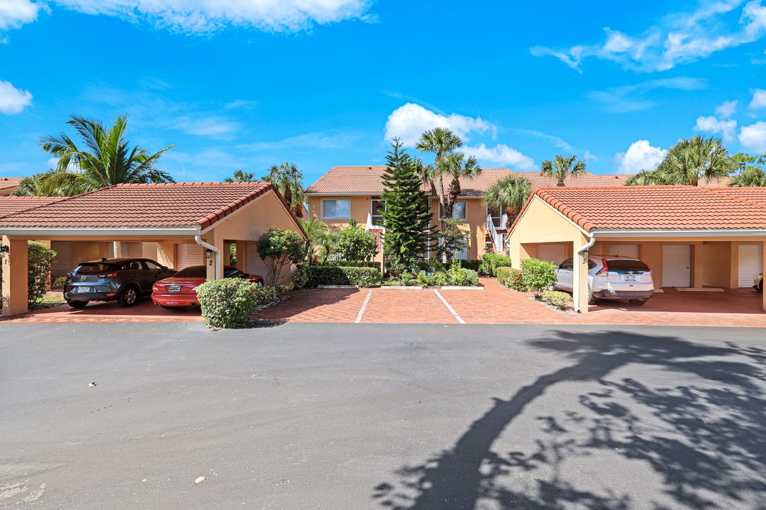 1615 Windy Pines Dr, Naples, FL 34112