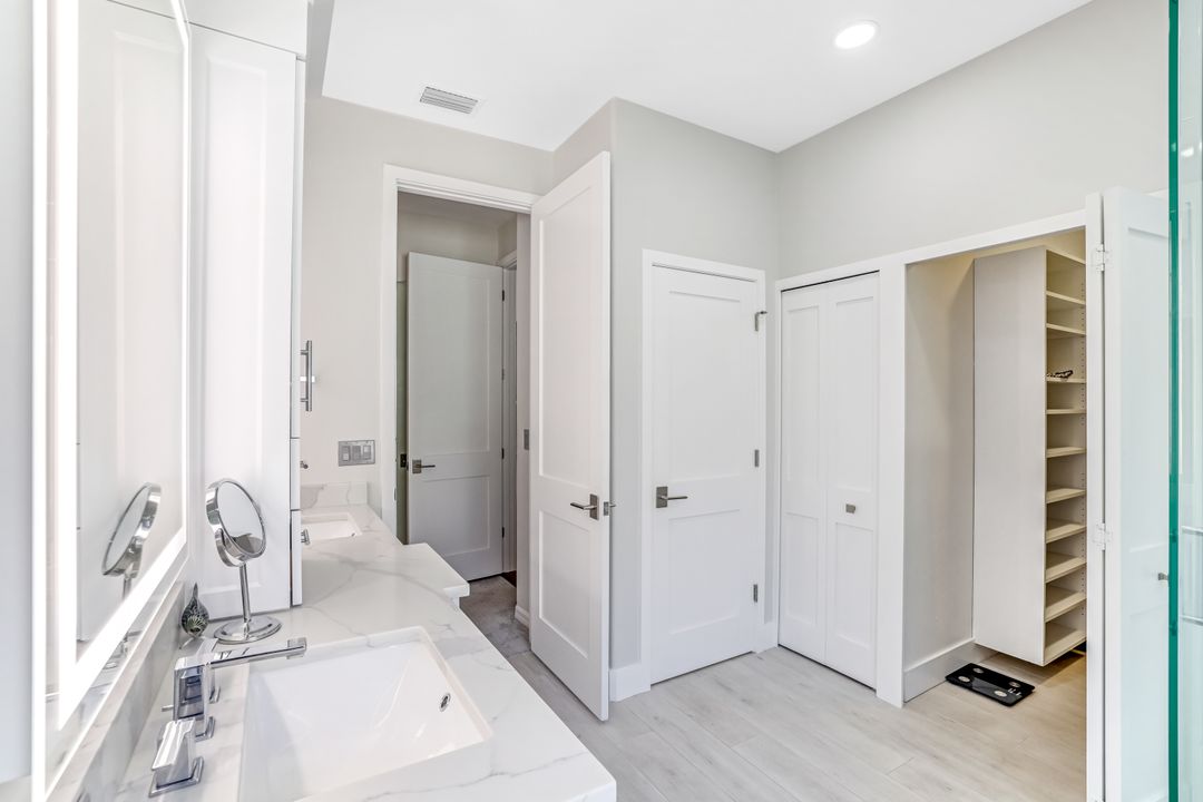 8828 Ventura Way, Naples, FL 34109