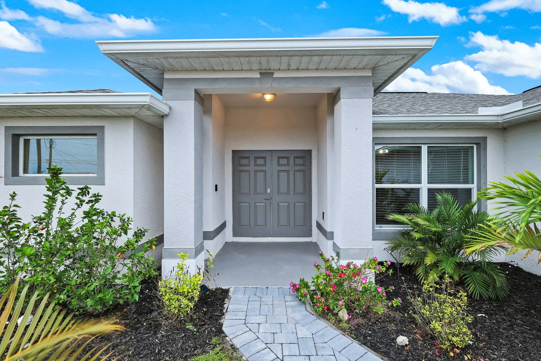 2013 NW Juanita Pl, Cape Coral, FL 33993