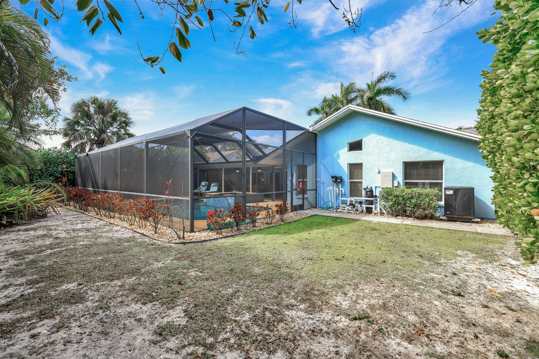 10341 Regent Cir, Naples, FL 34109