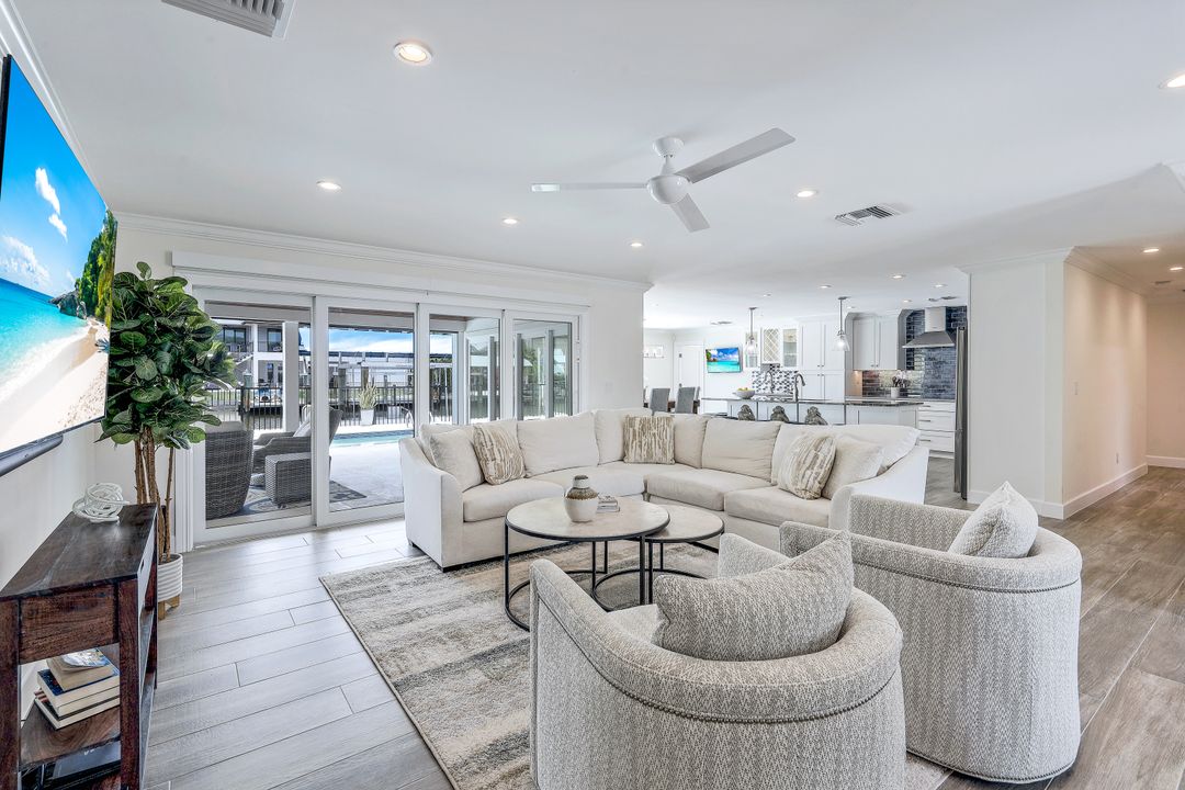 417 Lagoon Ave, Naples, FL 34108