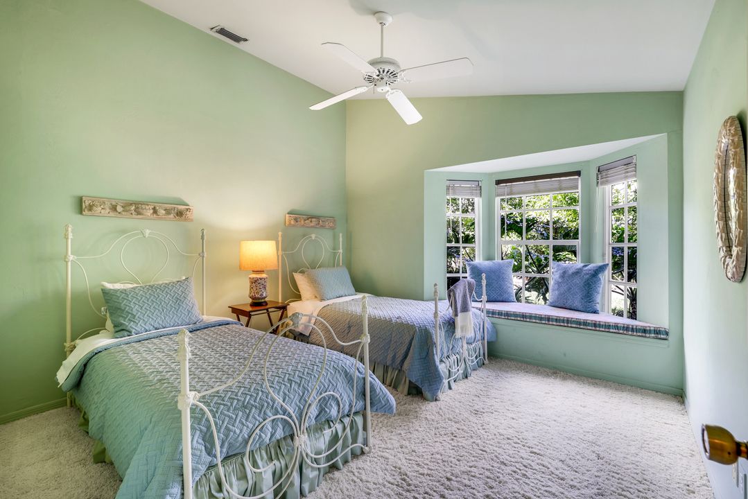 811 Pitch Apple Ln, Naples, FL 34108