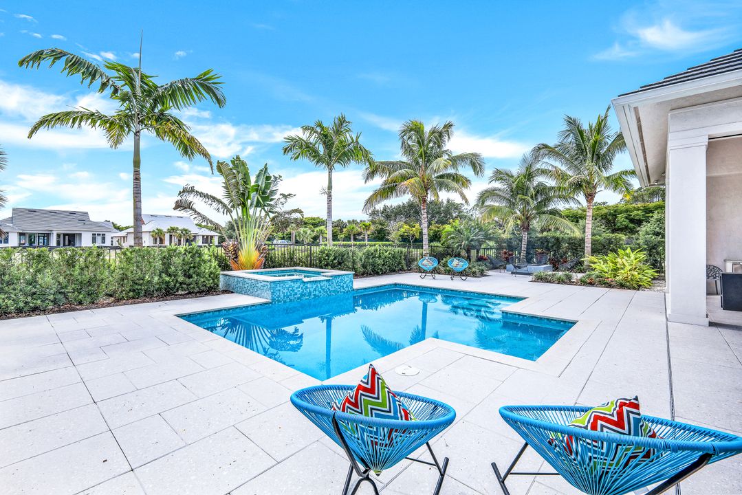 16724 Enclave Cir, Naples, FL 34110