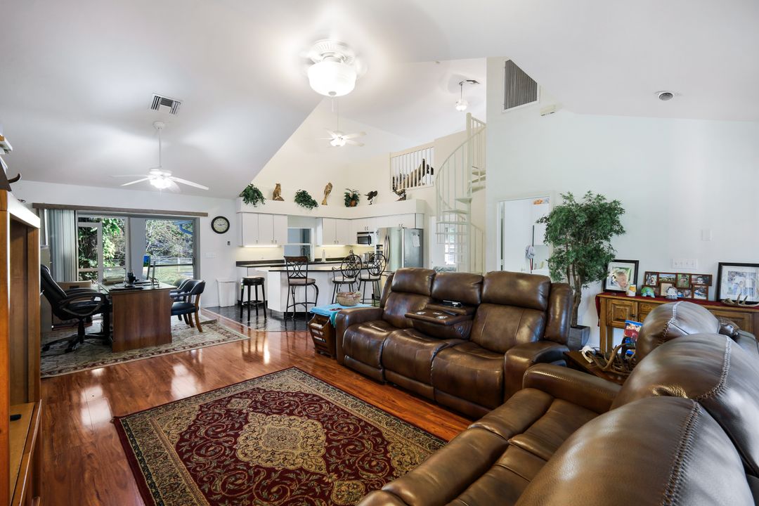 161 20th Ave NW, Naples, FL 34120