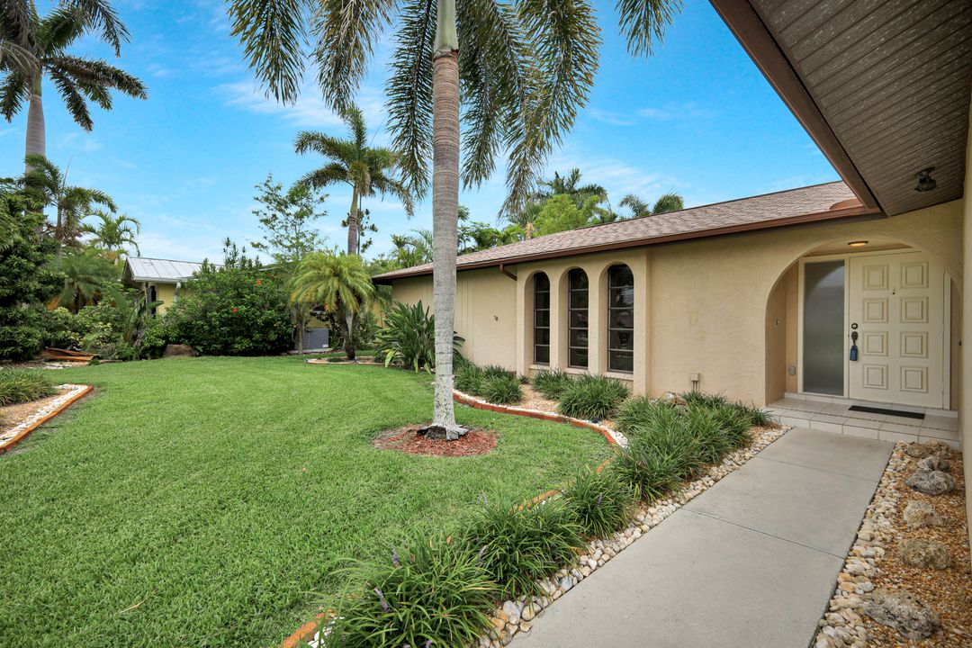 900 SW 54th Ln, Cape Coral, FL 33914