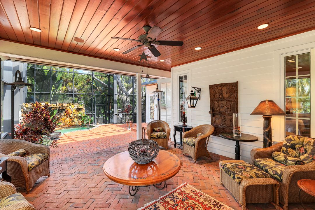 263 10th Ave S, Naples, FL 34102