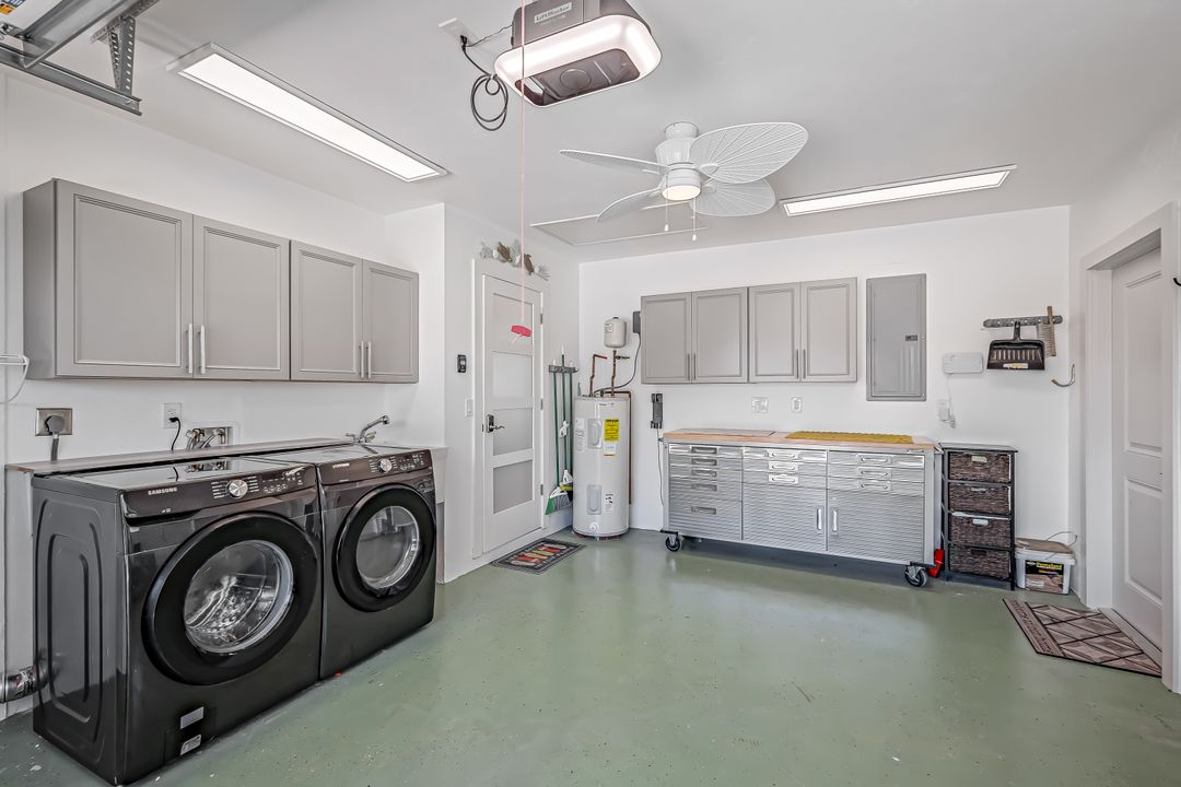 558 98th Ave N, Naples, FL 34108