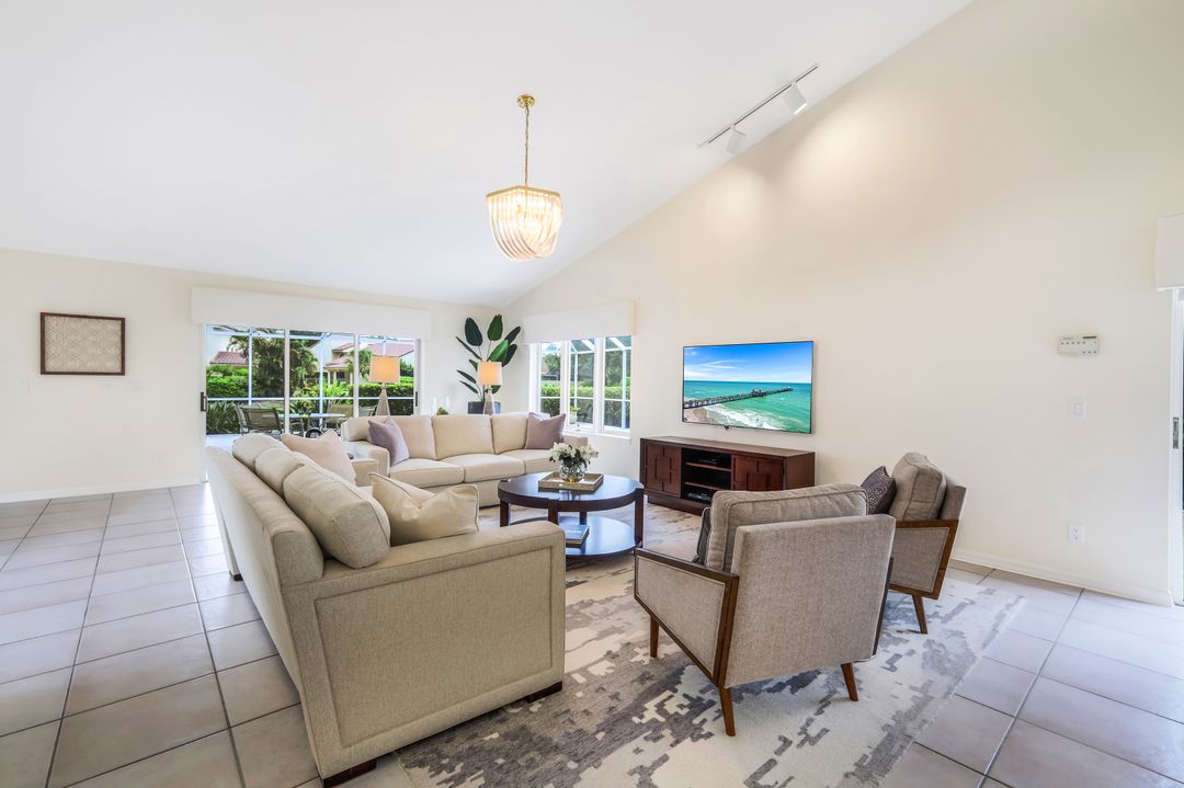 703 Heathery Ln, Naples, FL 34108