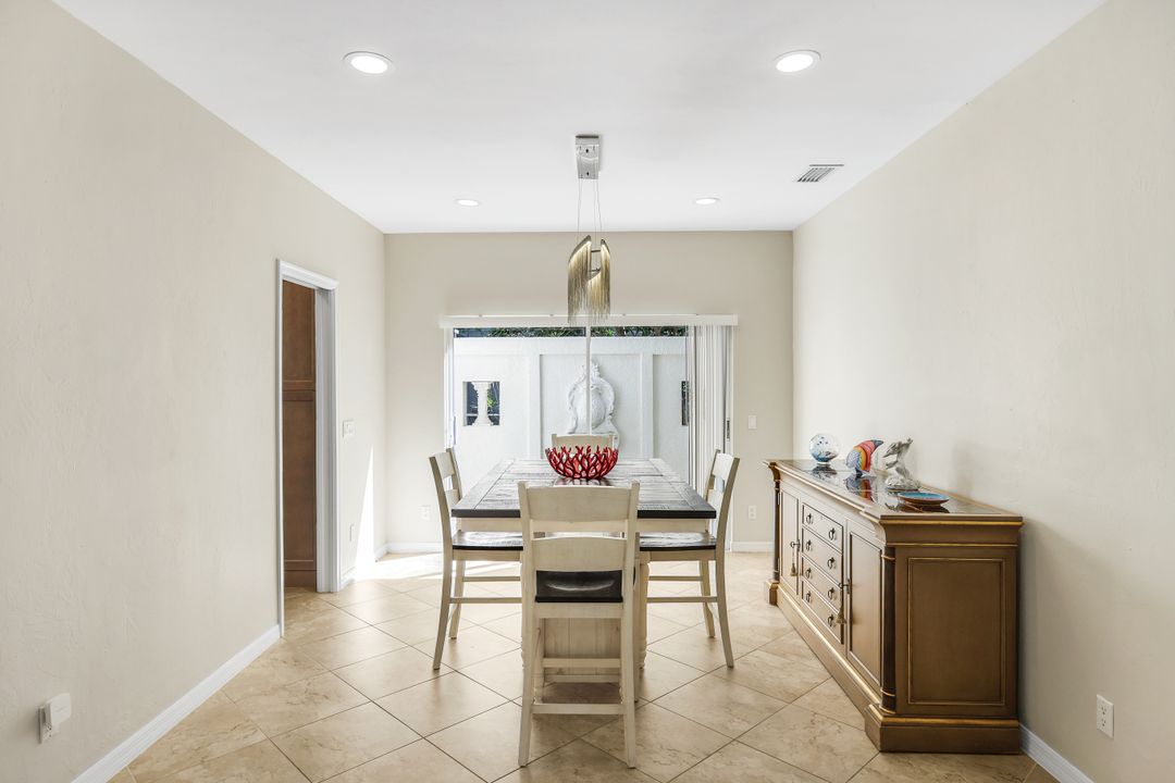 547 Cormorant Cove, Naples, FL 34113