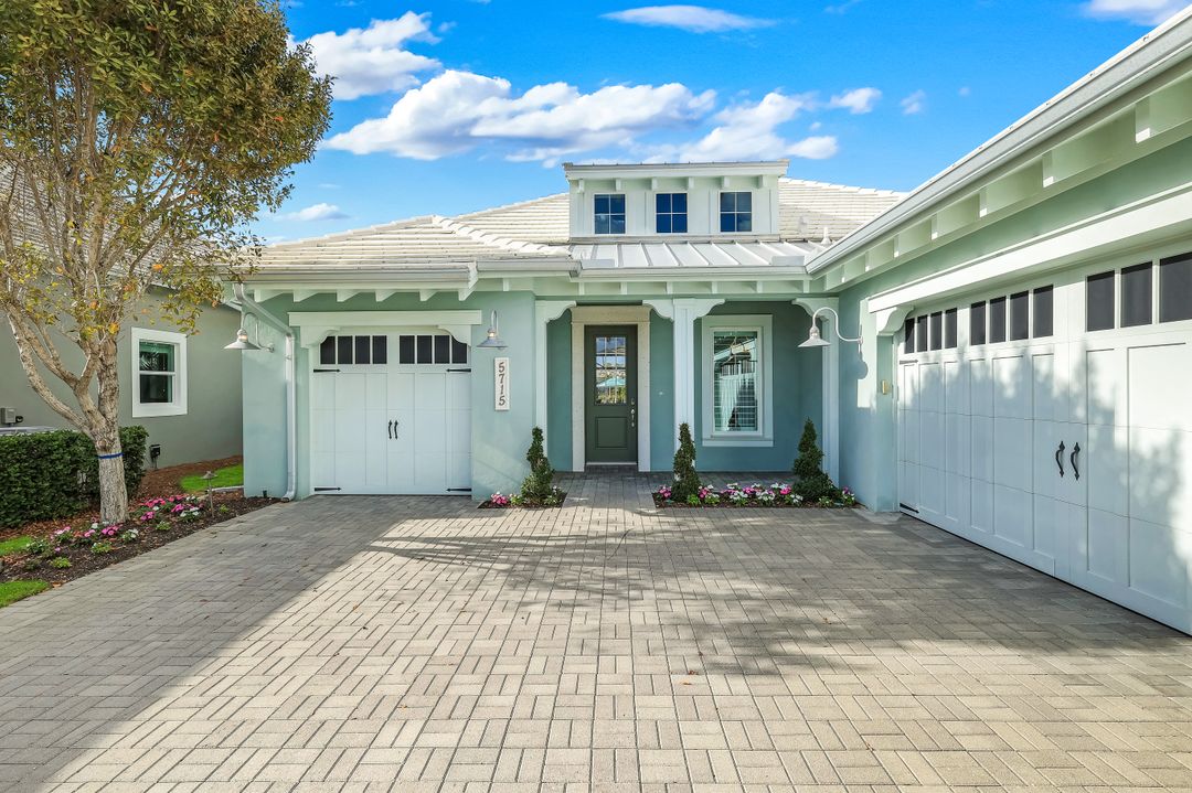 5715 Clarendon Dr, Naples, FL 34113