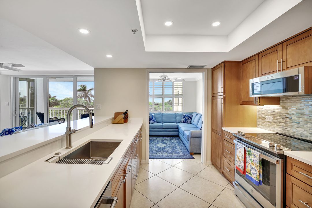 6573 Marissa Loop, Naples, FL 34108