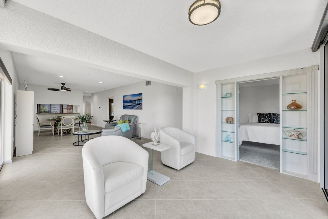 255 Park Shore Dr #341, Naples, FL 34103