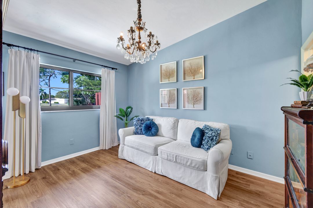 2017 Pine Isle Ln #2017, Naples, FL 34112
