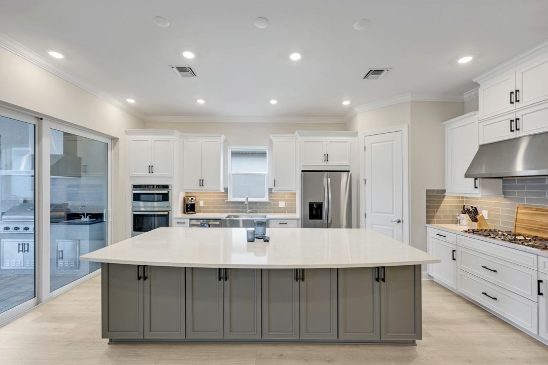 15804 Derna St, Naples, FL 34114