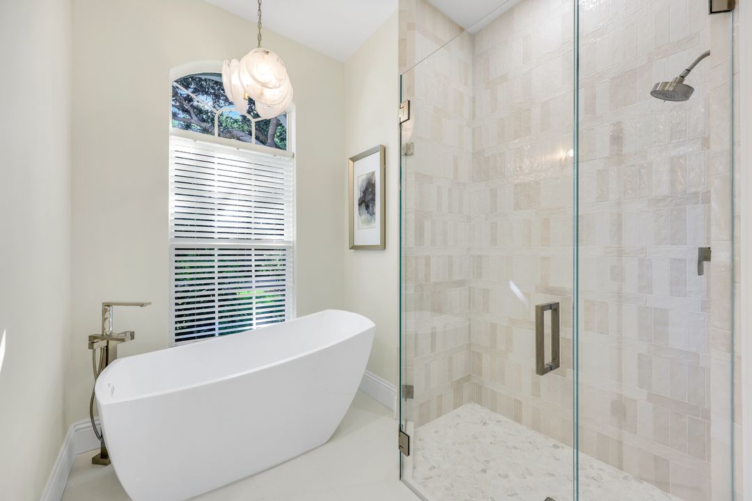 237 Charleston Ct, Naples, FL 34110