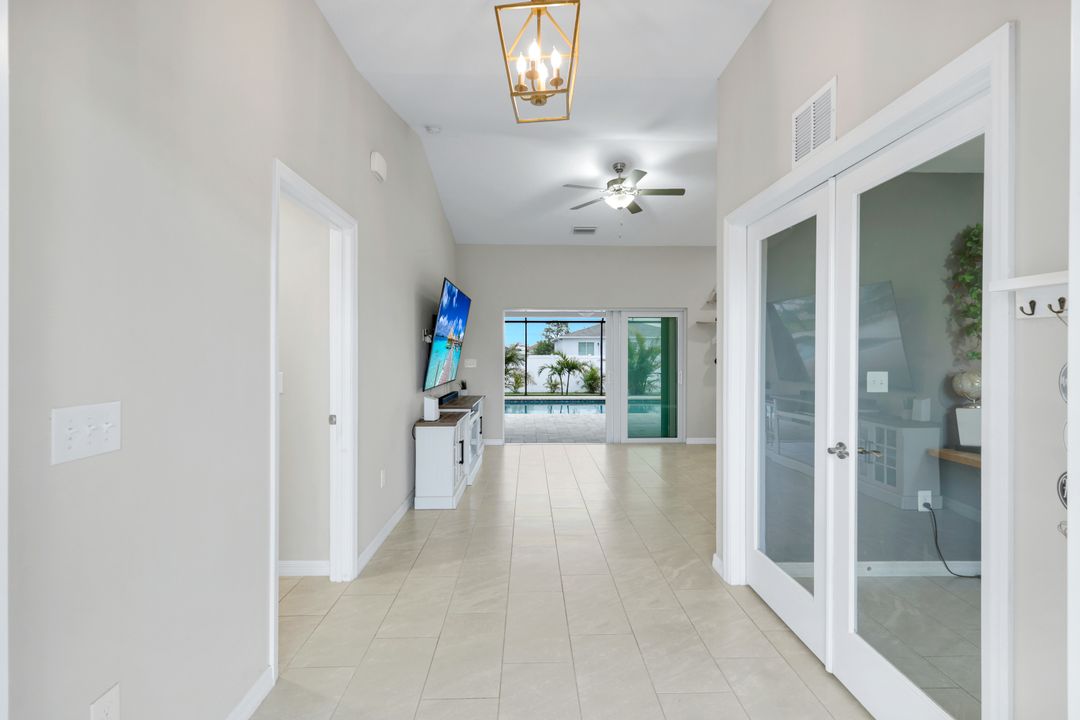 2013 NW Juanita Pl, Cape Coral, FL 33993