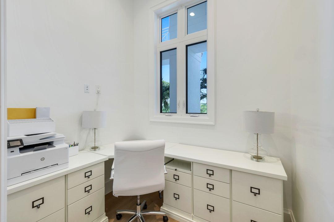 730 Harbour Dr, Naples, FL 34103