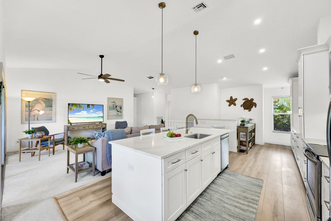 314 Emerald Bay Cir #I-5, Naples, FL 34110