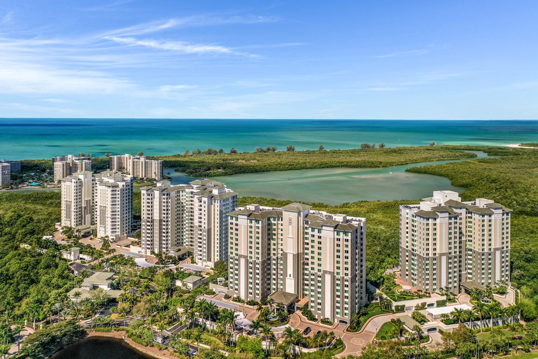 295 Grande Way #801, Naples, FL 34110