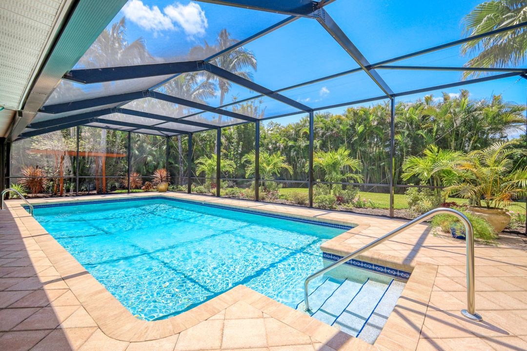 832 97th Ave N, Naples, FL 34108