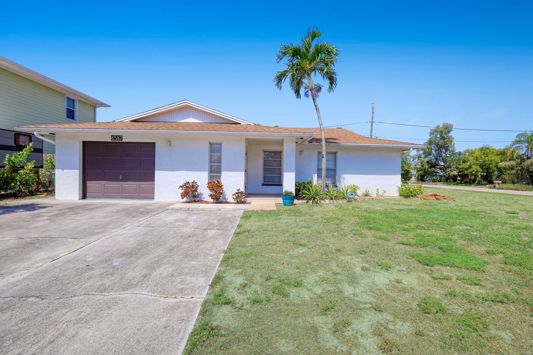 4587 Capri Dr, Naples, FL 34103