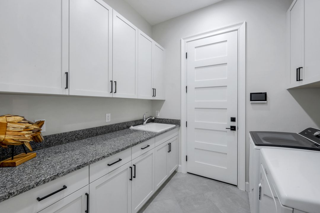 8850 Calypso Ct, Naples, FL 34112