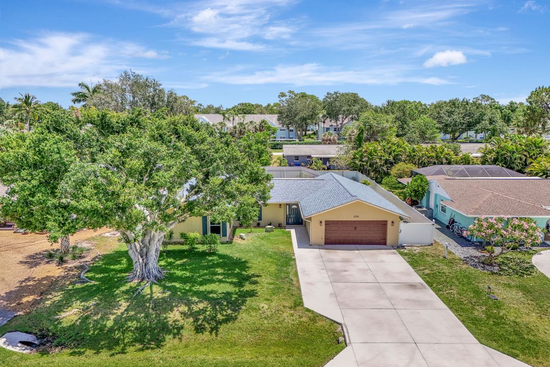 124 Flame Vine Dr, Naples, FL 34110