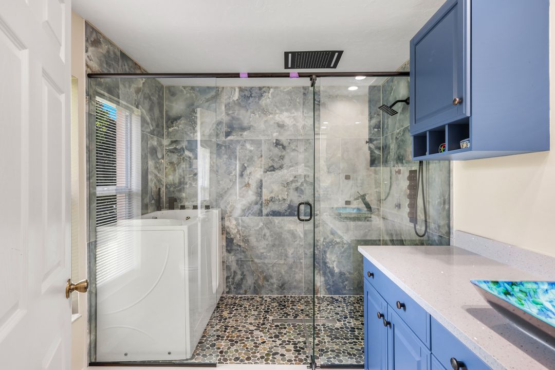 1006 NE 6th Pl, Cape Coral, FL 33909