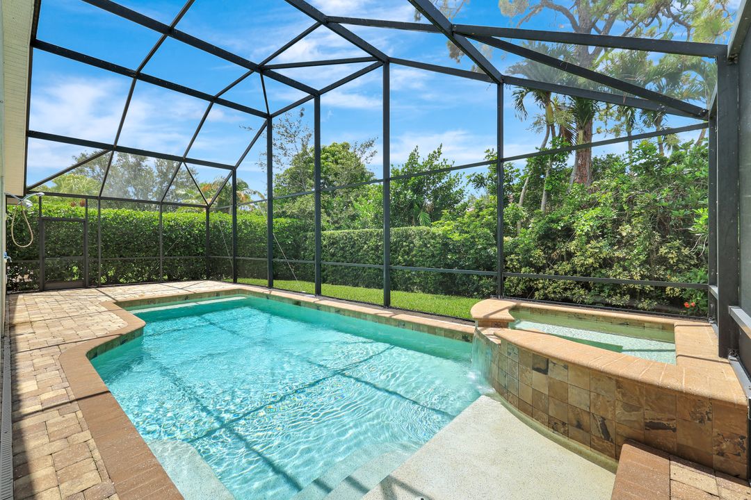 7052 Timberland Cir, Naples, FL 34109