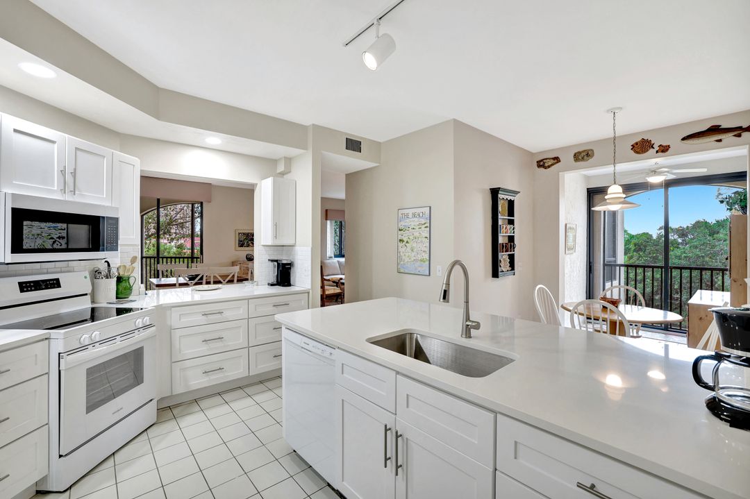 6500 Valen Way #A-305, Naples, FL 34108