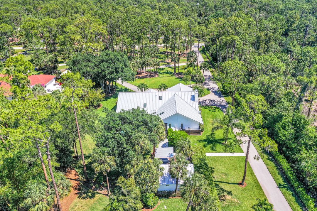 6010 Standing Oaks Ln, Naples, FL 34119