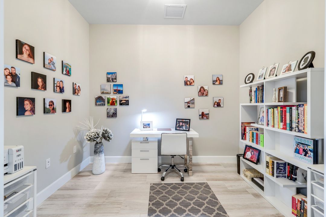 9428 Sanderling Ct, Naples, FL 34120