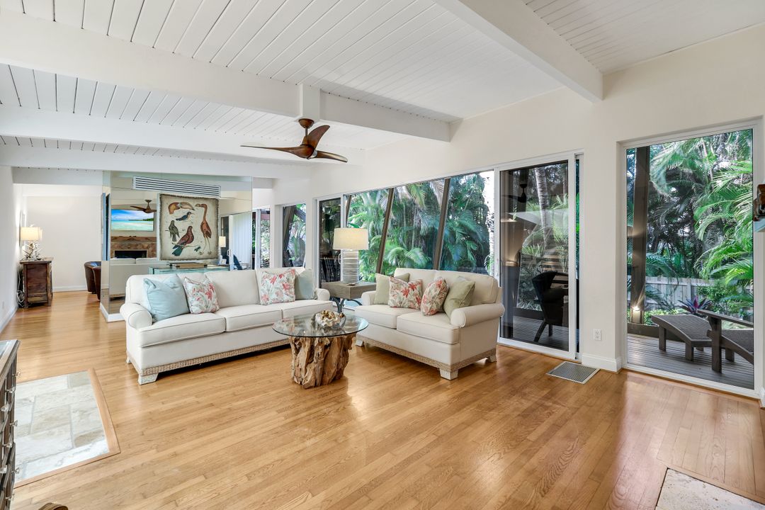 210 Central Ave, Naples, FL 34102