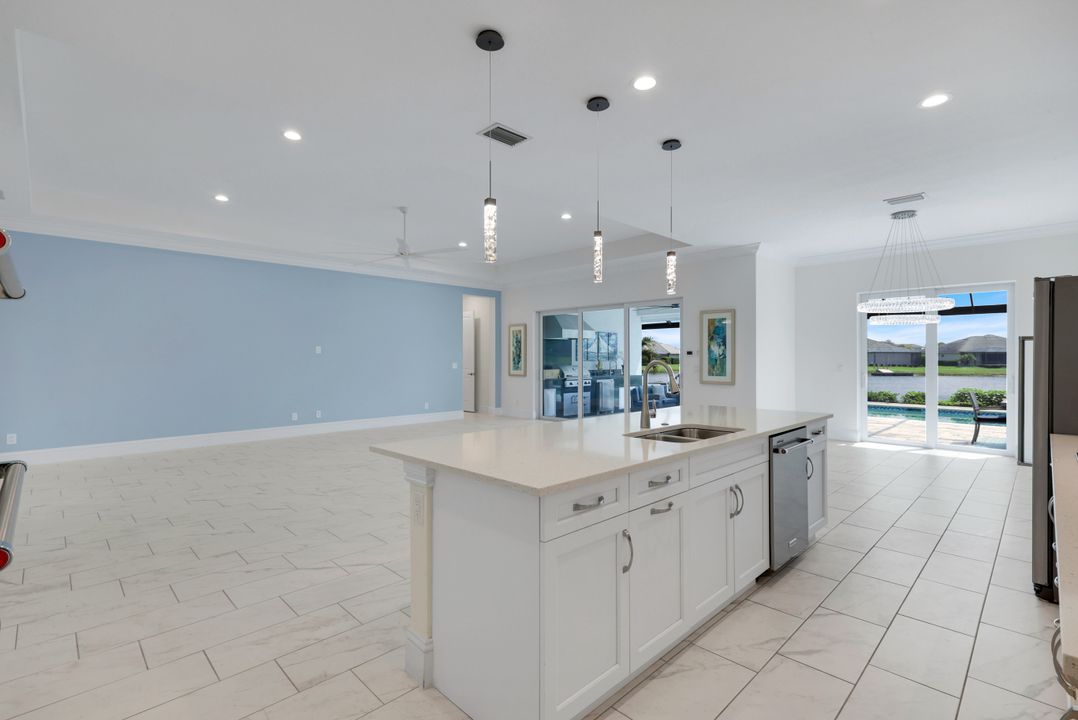 14386 Laguna Spgs Ln, Naples, FL 34114