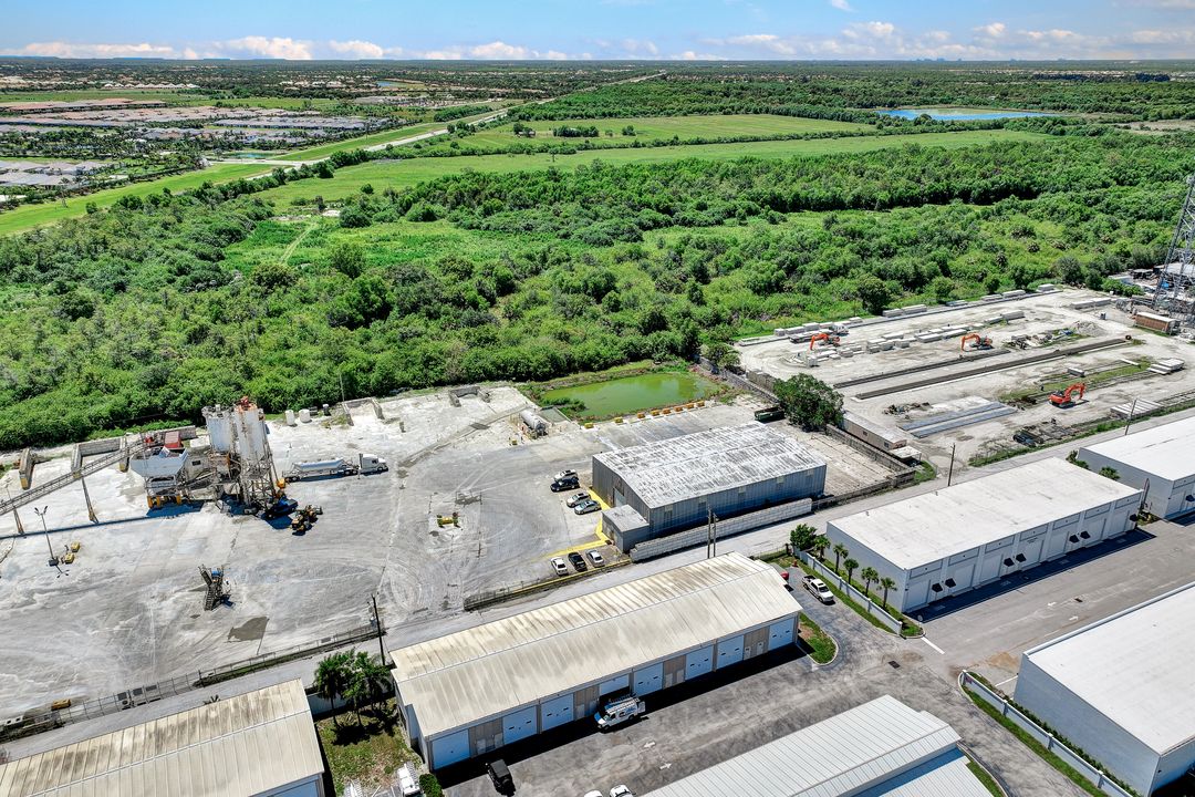 195 Basik Dr #403, Naples, FL 34114