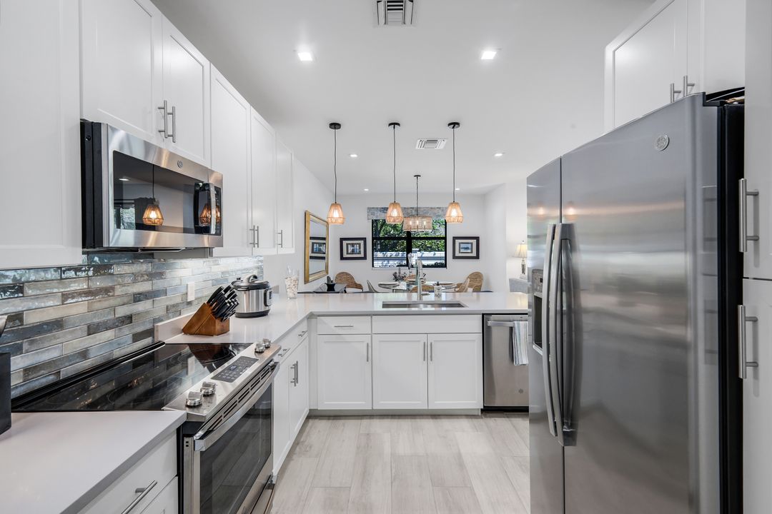 7550 Rockefeller Dr, Naples, FL 34119