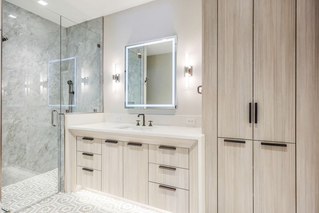 476 Palm Cir W, Naples, FL 34102