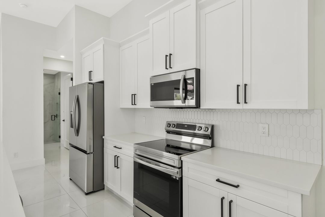 913 Embers Pkwy W, Cape Coral, FL 33993