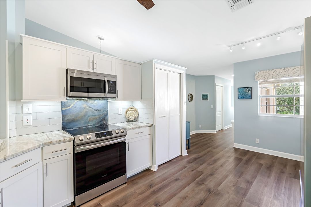 524 Lake Louise Cir #504, Naples, FL 34110