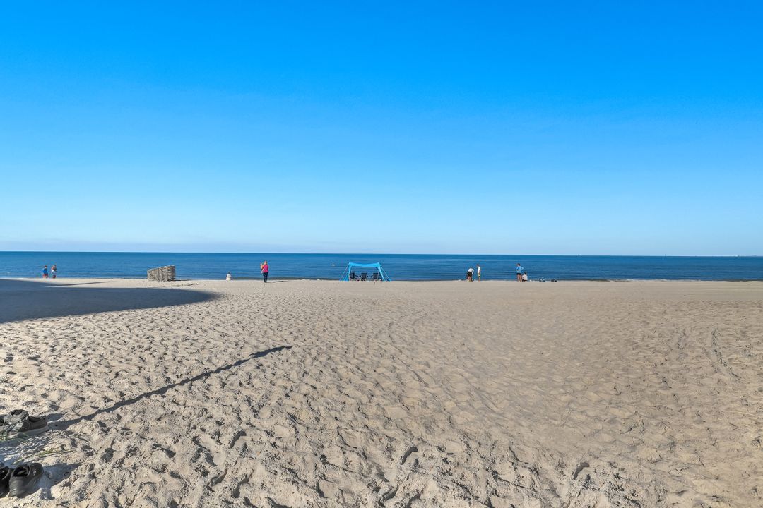 11118 Gulf Shore Dr #401, Naples, FL 34108