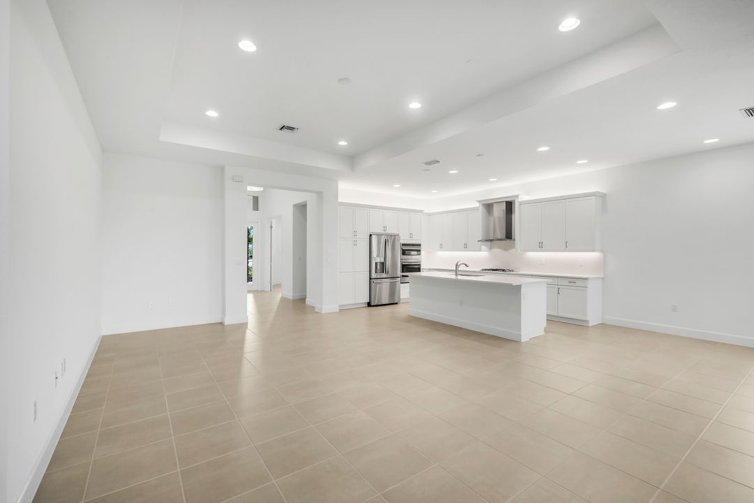 11805 Drake Ln, Naples, FL 34120