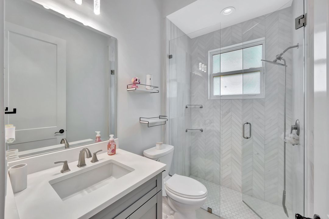 140 37th Ave NW, Naples, FL 34120