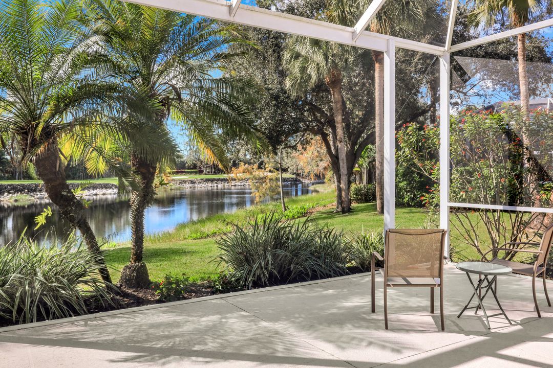 462 Preswick Ln, Naples, FL 34120