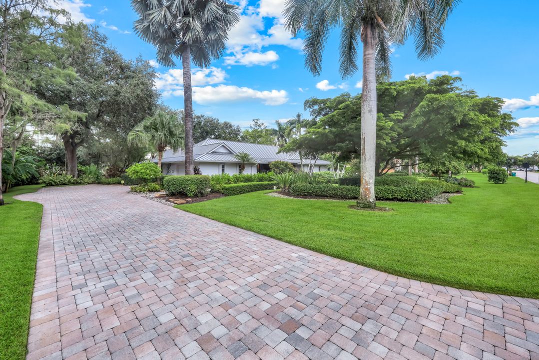 13024 Valewood Dr, Naples, FL 34119