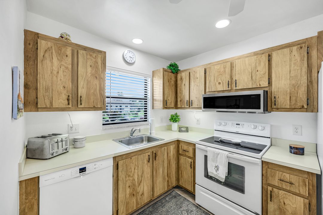 4186 27th Ct SW #204, Naples, FL 34116