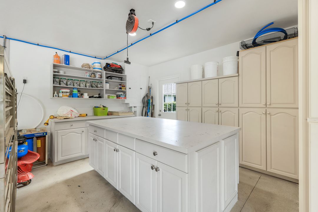 9245 The Ln, Naples, FL 34109