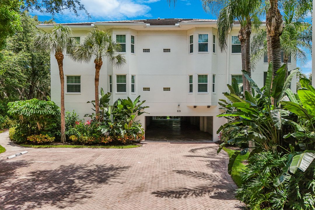 831 Sailaway Ln #202, Naples, FL 34108